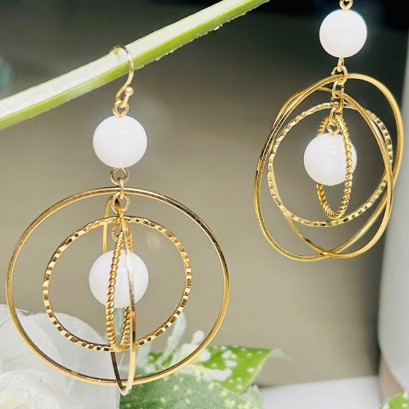 Elegant Orbiting Gold Plated Concentric Circled Dangle Earrings. - Picture 4 of 11